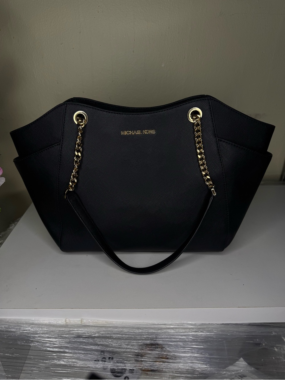 Michael Kors Women’s jet set Black Saffiano Leather Tote with Gold Chain Straps